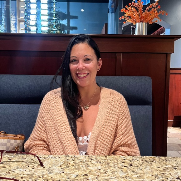 Meet your Posher, Stephanie - Picture 4 of 16